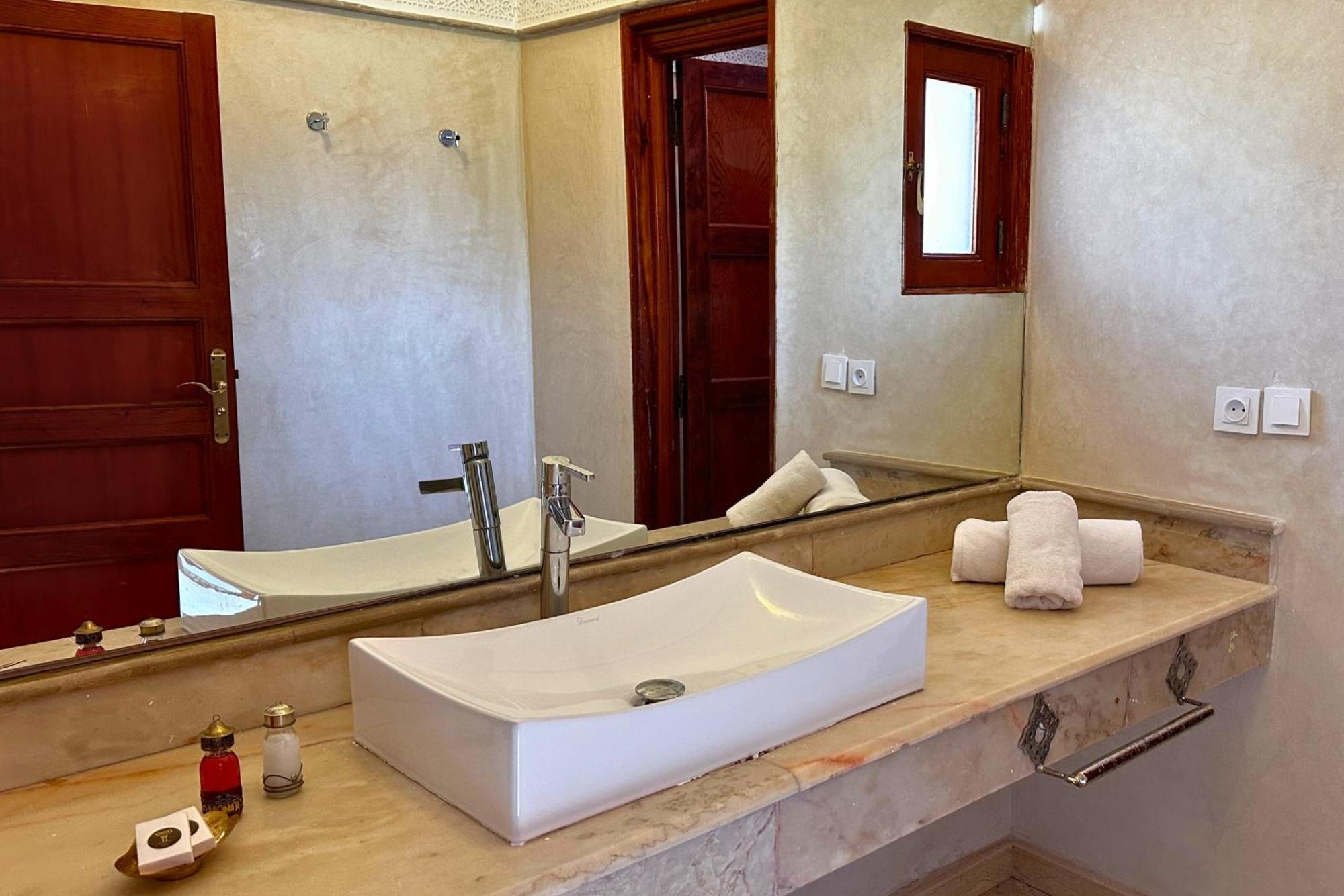 Nomadz Palace Touggana Luaran gambar
