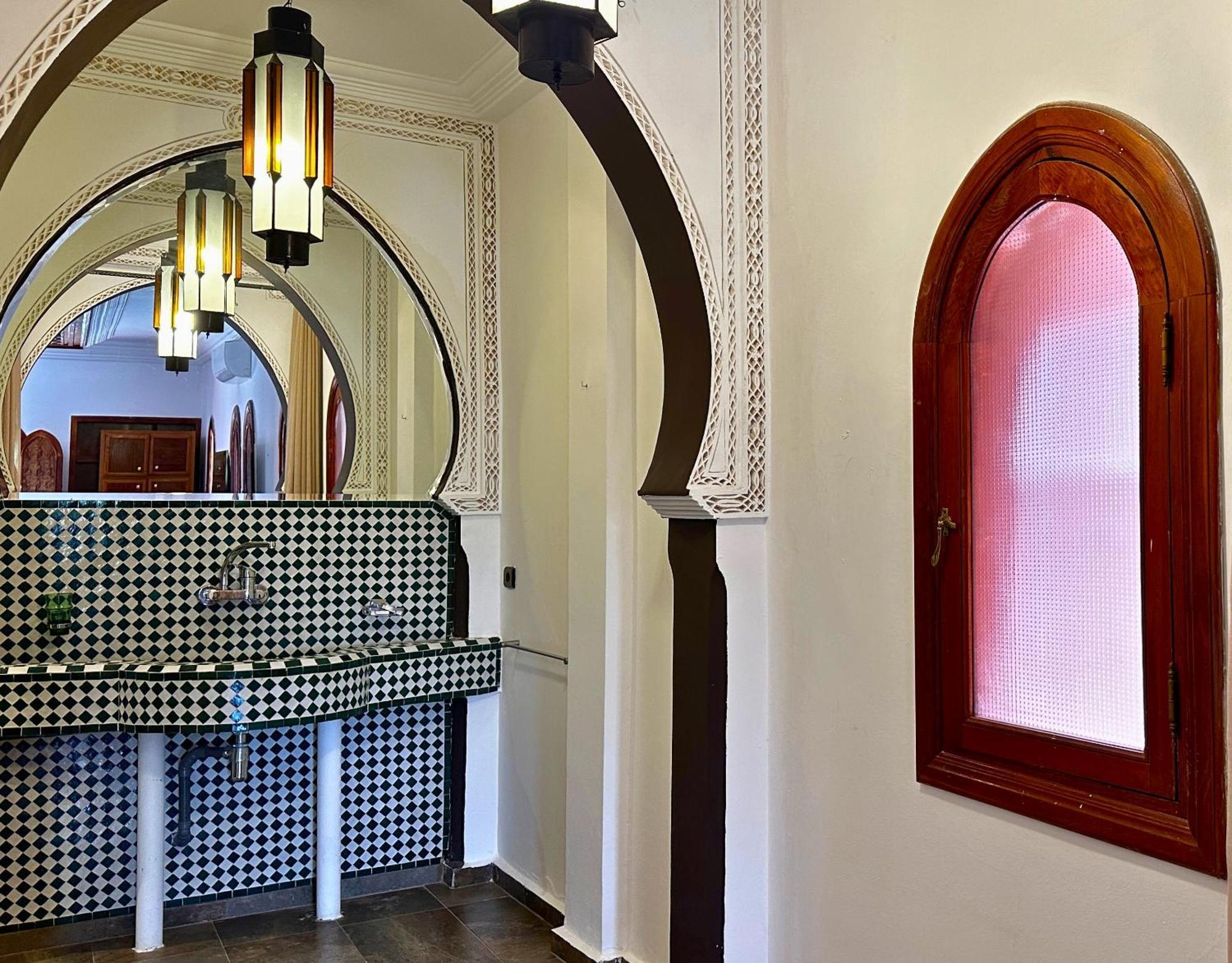 Nomadz Palace Touggana Luaran gambar